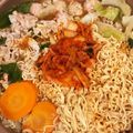 豪快くしゃみ's cooksnap of when they made サッポロ一番 豚キムチみそなべ.