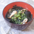 スタイリッシュママ's cooksnap of when they made 玉ねぎとしめじの簡単お吸い物.