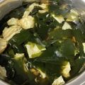 ちゃこ1978's cooksnap of when they made 湯葉とわかめのお吸い物.