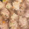gypsysk8's cooksnap of when they made 調理師さんのしっとり鶏豚だんご鍋.
