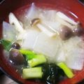 虹色にこり沖縄's cooksnap of when they made 味噌汁の具！今日はこれ.