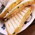 こずっぺ's cooksnap of when they made たまごハムチーズ★ホットサンド.