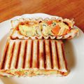 Emihann's cooksnap of when they made チーズ入りオムレツのホットサンド.