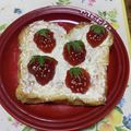 はるちゃんきっちん♡'s cooksnap of when they made いちごトースト♡トーストアート.