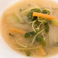 葵's cooksnap of when they made 豆苗とモヤシと人参のお味噌汁♡.