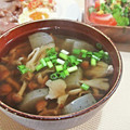 イベ長's cooksnap of when they made なめこと蒟蒻♪たっぷり きのこのお吸い物.