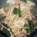 ハニービー's cooksnap of when they made サッポロ一番 ガーリック水餃子なべ.