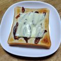 和☆2049's cooksnap of when they made ハマるおいしさ☆干し柿チーズトースト.