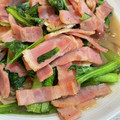 1065386's cooksnap of when they made 小松菜と舞茸とベーコンの簡単炒め.