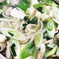 ユッチー花's cooksnap of when they made 鶏鍋 スープ美味しいキャンプ飯 キャベツ.