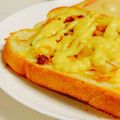 柚子♡⸝⸝⸝'s cooksnap of when they made 新玉ねぎ&おかかのピリ辛トースト.