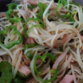 三兄妹ママ奮闘中＊'s cooksnap of when they made もやしとハムとピーマンの炒めもの.