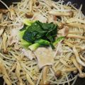 くネコまろす's cooksnap of when they made 豚肉ときのこと小松菜のフライパン蒸し.