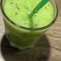 Yokchina's cooksnap of when they made キウイだけー(^^)贅沢キウイジュース.