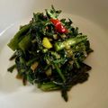 こぐまちゃんの嫁's cooksnap of when they made 春菊のにんにく炒め.
