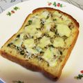 龍青空ママ's cooksnap of when they made ゴマたっぷり☆しらすチーズトースト.