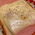 ぴあのちゃん95's cooksnap of when they made シンプル♪チーズとハムのトースト.