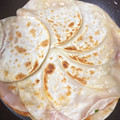 ‘ohanachan's cooksnap of when they made 簡単おつまみ☆餃子の皮でハムチー挟み焼き.