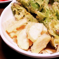 チコリママ's cooksnap of when they made さつま揚や蒲鉾を天ぷらにして後 一品に♪.