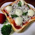 ☆さぶ☆☆'s cooksnap of when they made ＊絶品！しらすマルゲリータトースト＊.