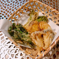 yesmama's cooksnap of when they made うどの葉と皮の天ぷら☆香り爽やか〜♪.