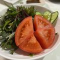 ☆はなちゃん☆☆'s cooksnap of when they made サラダに✨トマトを切ってお花に並べる.