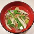 まんまるまうちゃん's cooksnap of when they made 玉ねぎとしめじの簡単お吸い物.