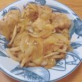 Noa1112's cooksnap of when they made 豚ロース肉しめじ玉ねぎのケチャソース炒め.