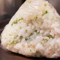 クックG1CG0C☆'s cooksnap of when they made 青のりとごま油のおにぎり.