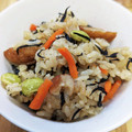 tomocyos's cooksnap of when they made ごぼうとひじきの炊き込みご飯.