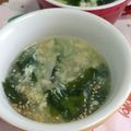 赤い電話's cooksnap of when they made 焼き肉屋さんのわかめスープ.