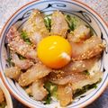 knkmym's cooksnap of when they made 3つのコツで簡単絶品！鯛のごまダレ漬け丼.