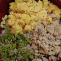 花音's cooksnap of when they made 鶏そぼろと炒り卵と大根の葉っぱの三色丼.