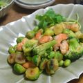 taruママ's cooksnap of when they made *芽キャベツと海老のガーリック炒め*.