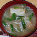 マダムカフェ♡'s cooksnap of when they made 厚揚げ☆えのきニラの味噌汁.