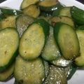 ひんべえ's cooksnap of when they made キュウリを炒めたら意外に美味しい！.
