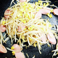 ☆アンシェル☆'s cooksnap of when they made もやしと魚肉ソーセージの玉子炒め.