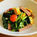 こぐまちゃんの嫁's cooksnap of when they made ほうれん草とスパムとトマトの炒め物.