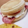 もにゃっこ's cooksnap of when they made ベーコンエッグマフィン.