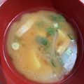 みにー2020's cooksnap of when they made 【 じゃがいもと玉ねぎのお味噌汁♪ 】.