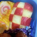 わたるんママ's cooksnap of when they made お弁当に♪りんごの飾り切り◇格子◇.