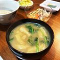 四谷わかば's cooksnap of when they made レンバイのおばさんに教わったケールみそ汁.
