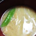 もものkitchen's cooksnap of when they made ＊早春＊さやえんどうと新じゃがの味噌汁.