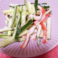 hitomi♪＊'s cooksnap of when they made カニカマときゅうりのサラダ.