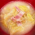なーなちゃん's cooksnap of when they made どっさり♪きゃべつとベーコンのお味噌汁.