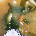 こずっぺ's cooksnap of when they made きのことわかめのお味噌汁.