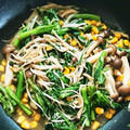 Coちむ's cooksnap of when they made 春菊と舞茸の☆オイスターバター炒め.