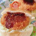 すみれちゃんと夢芽's cooksnap of when they made 簡単 一人お昼 ♪ コロッケパン.