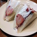 ばたみそーぱん☆'s cooksnap of when they made ＊フレッシュいちごとあんこのサンド＊.
