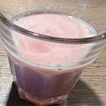 Yokchina's cooksnap of when they made 手作り苺シロップ使用☆苺シェイク♪.